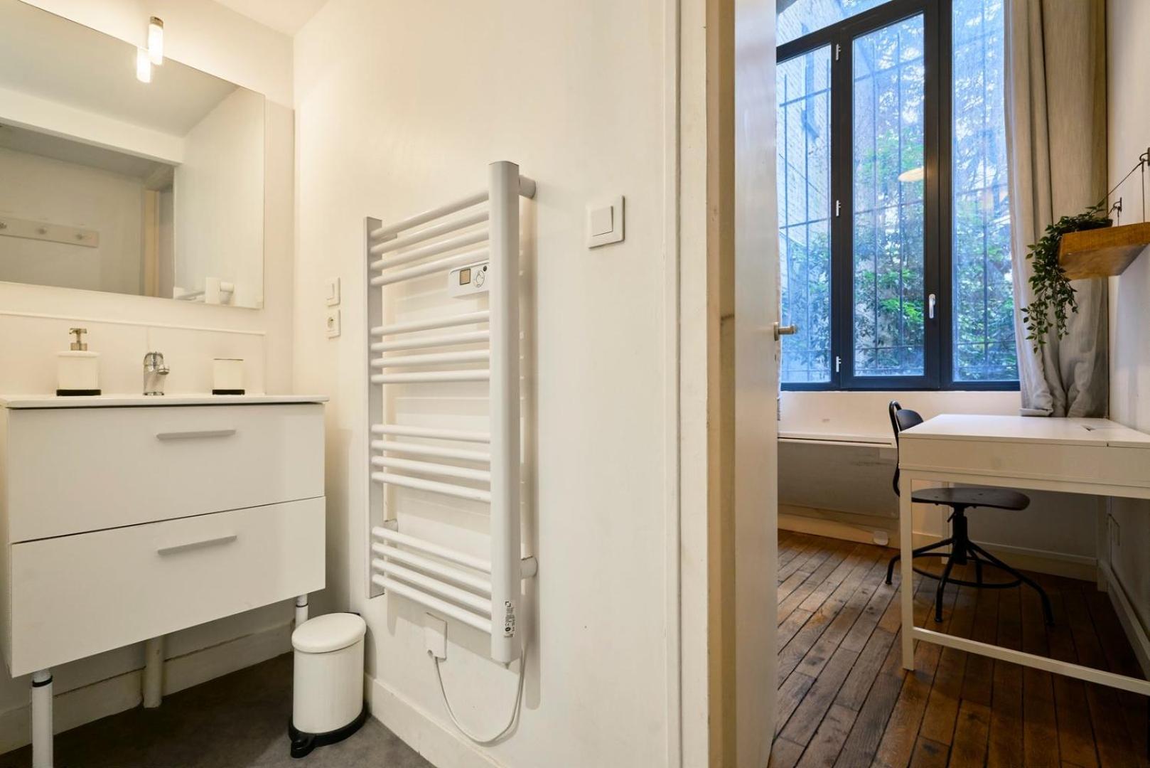 Bright 3-Bedroom 2-Bathroom Flat. Лилль Экстерьер фото